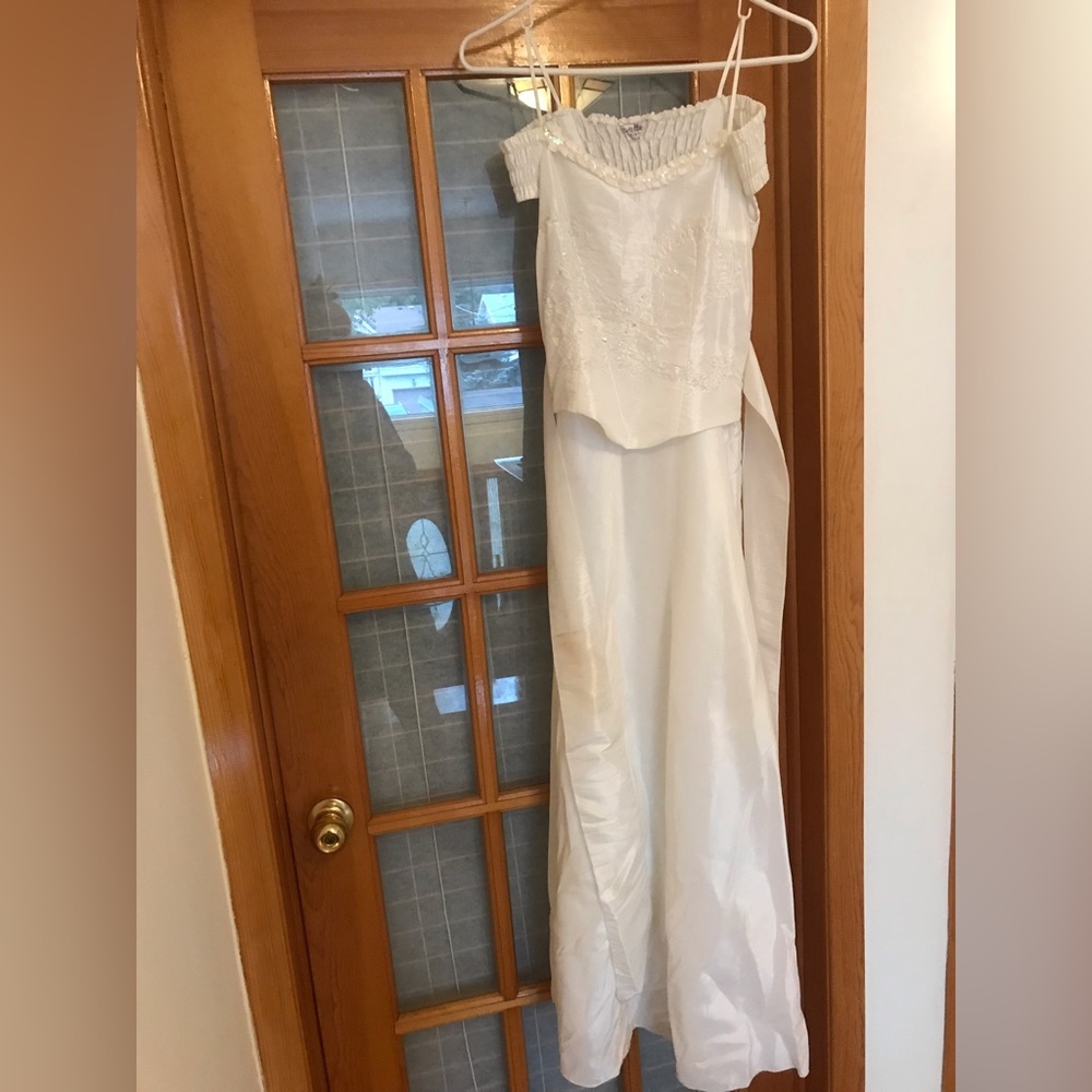 White new evening dress elastic in back and shoulders. Ties in the back